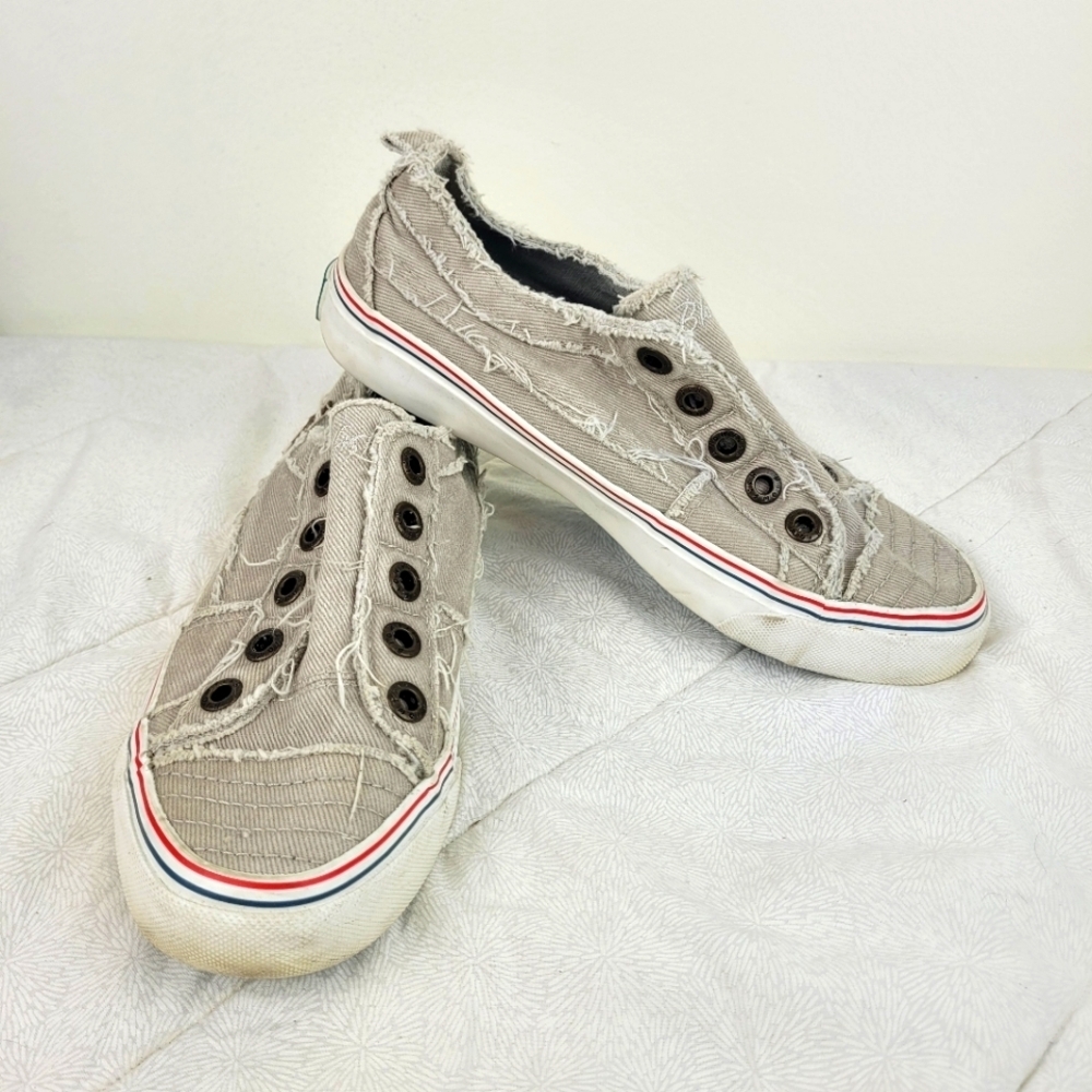 Blowfish Malibu tan distressed slip on sneaker red blue accent sole beach surf 7